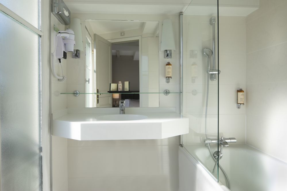 Hôtel Madeleine Plaza - Bathroom